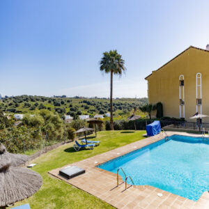 APARTAMENTO EN ESTEPONA 3 DORMITORIOS (ZONA BEL-AIR)